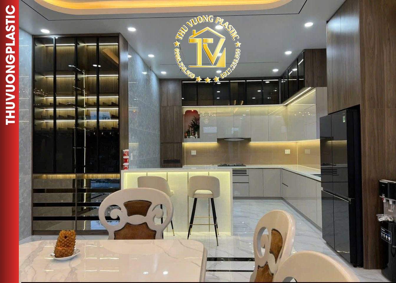 Thiết kế nội thất phòng bếp không gian vuông