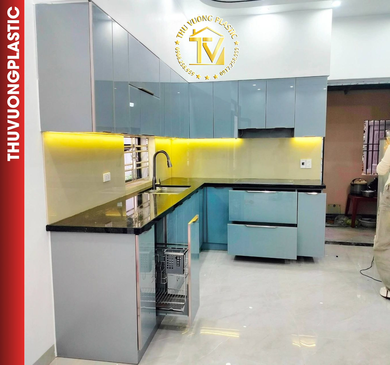 Tủ bếp cánh kín bằng inox